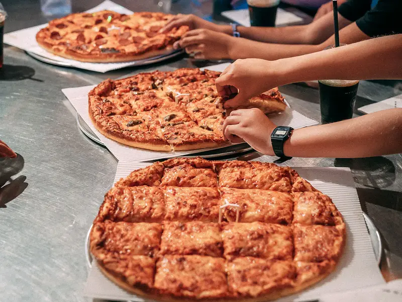 Pizza på bursdagsrommet