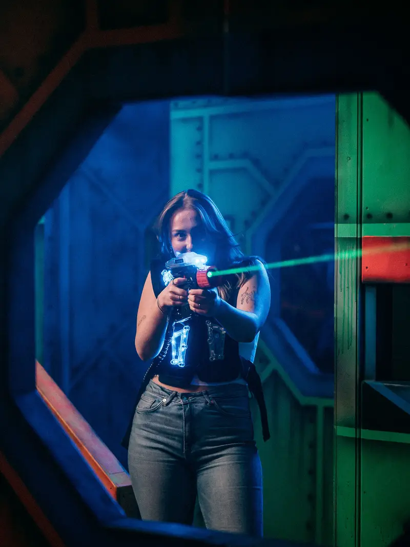 Spiller sikter i laserhallen