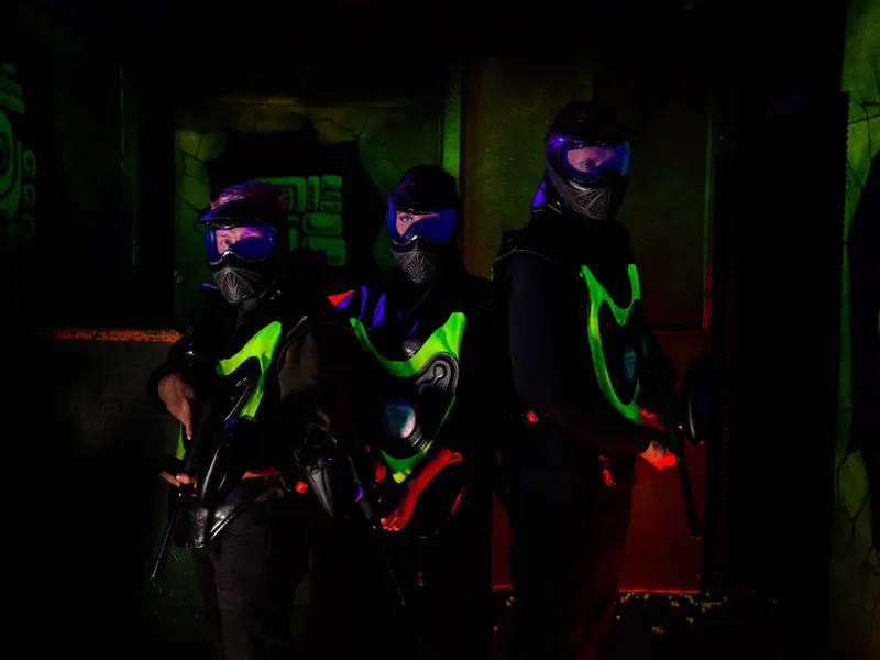 Tre paintballspillere